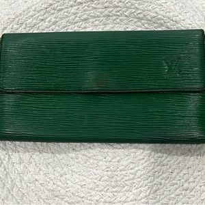 LIVE: Louis Vuitton Green Epi Wallet GUC. Displayed on Live. Final Sale.